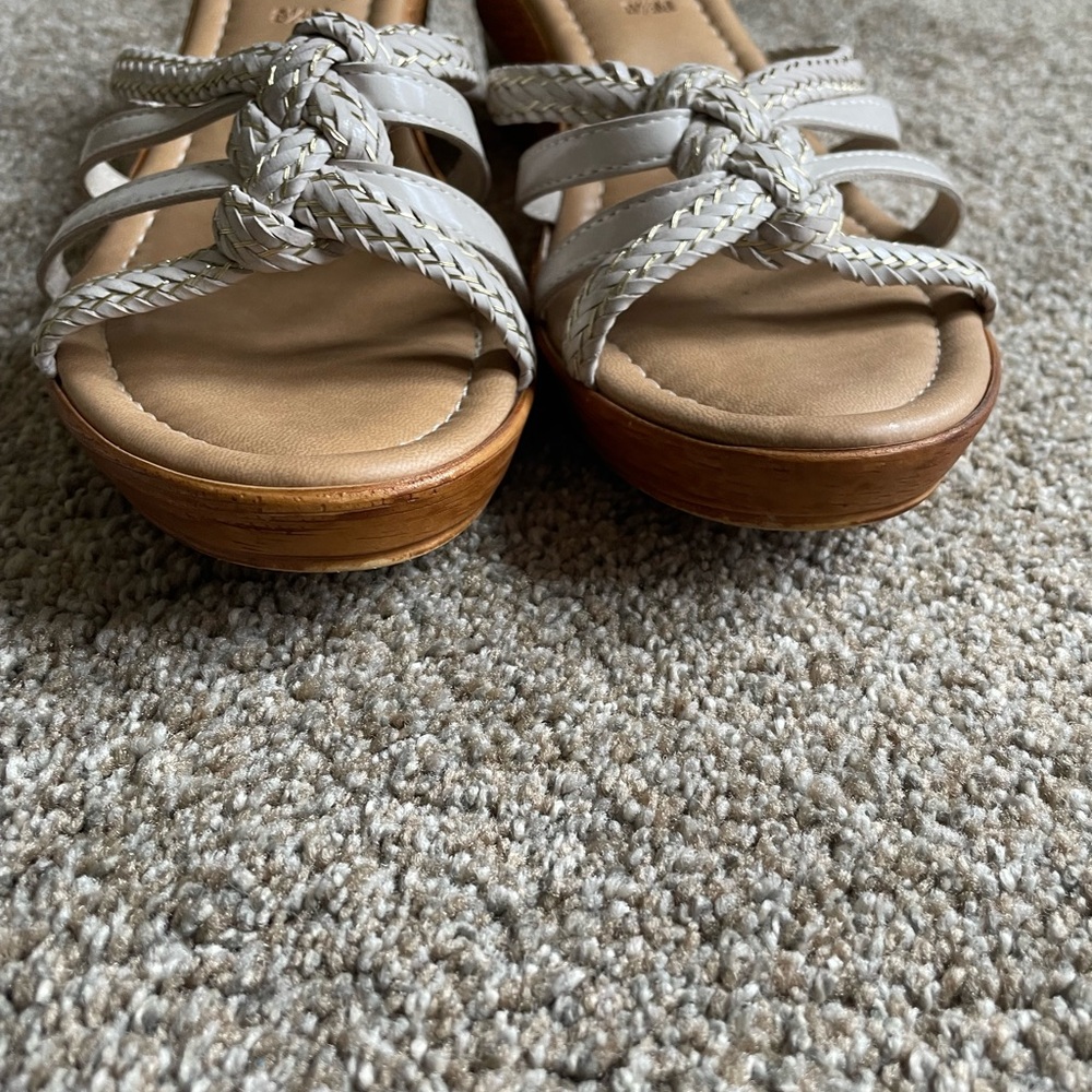 Tuscany by Easy Street Made in Italy Women's Wedge Sandals -white Size 8.5M - Picture 3 of 9